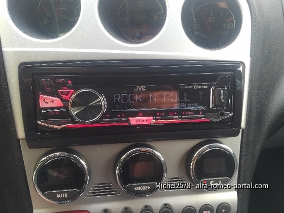 Neues Radio und sogar mit roter Beleuchtung