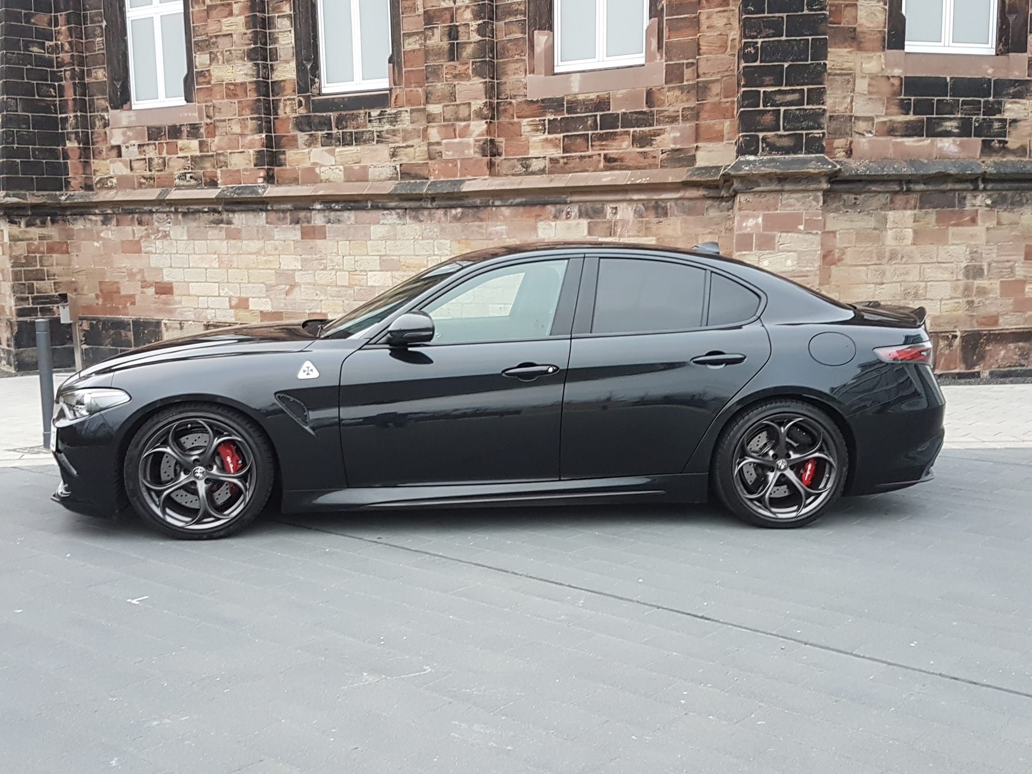 Giulia Quadrifoglio mit Eibach Federn