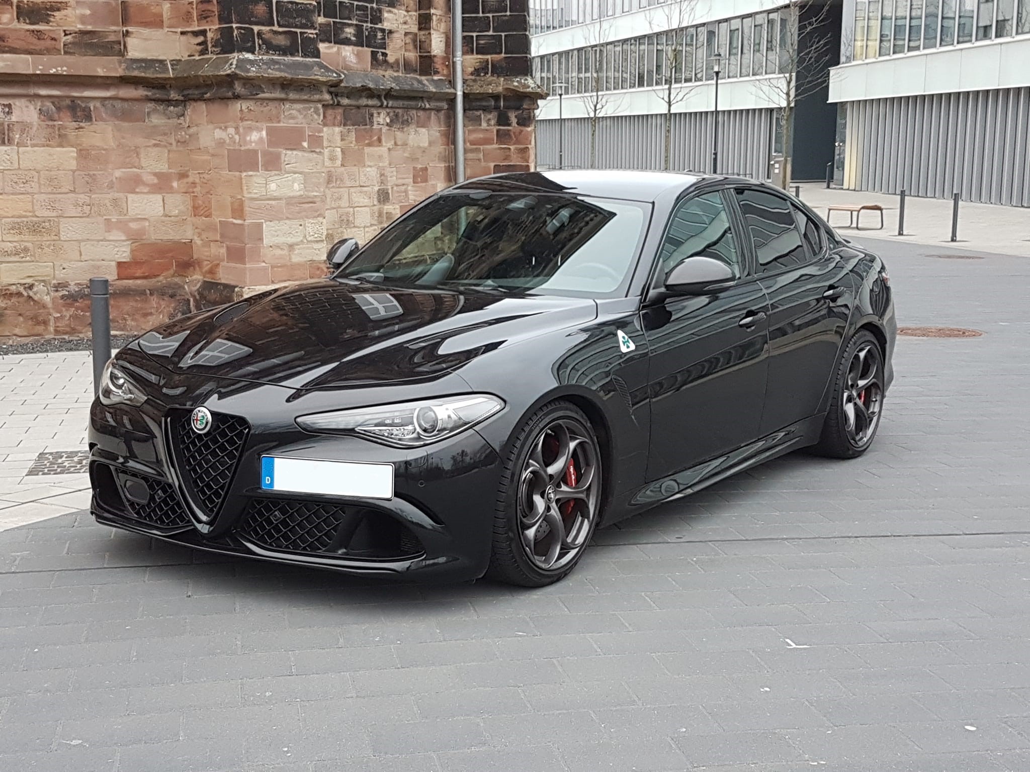 Giulia Quadrifoglio mit Eibach Federn