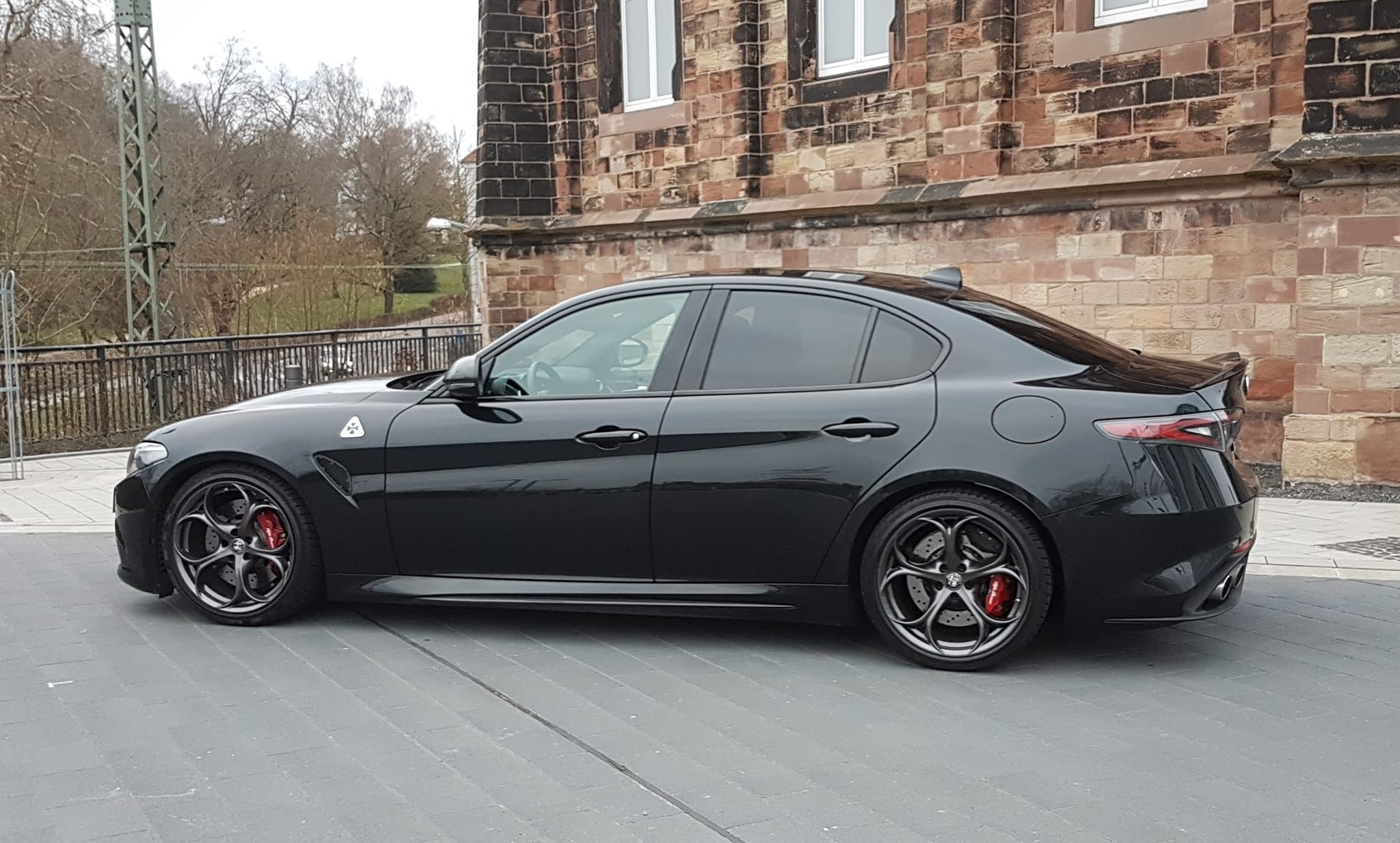 Giulia Quadrifoglio mit Eibach Federn